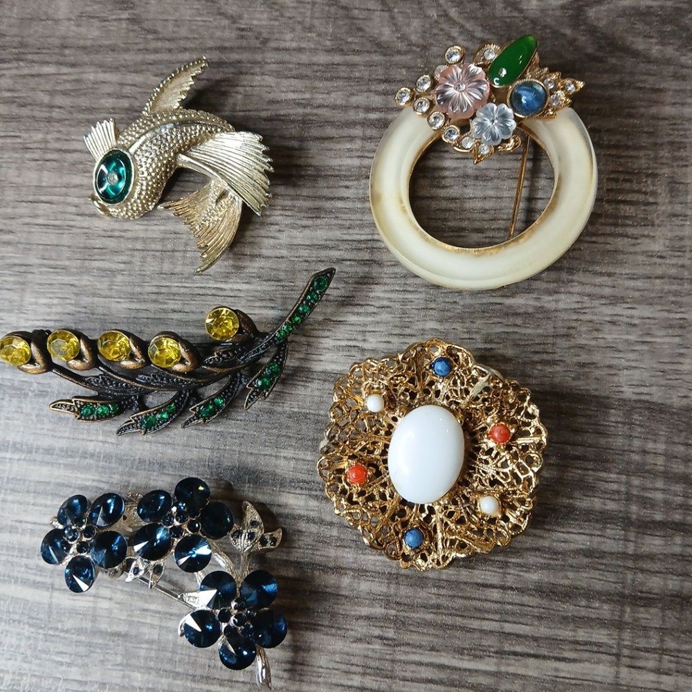 Lovely Vintage Brooch Lot Hobe And More